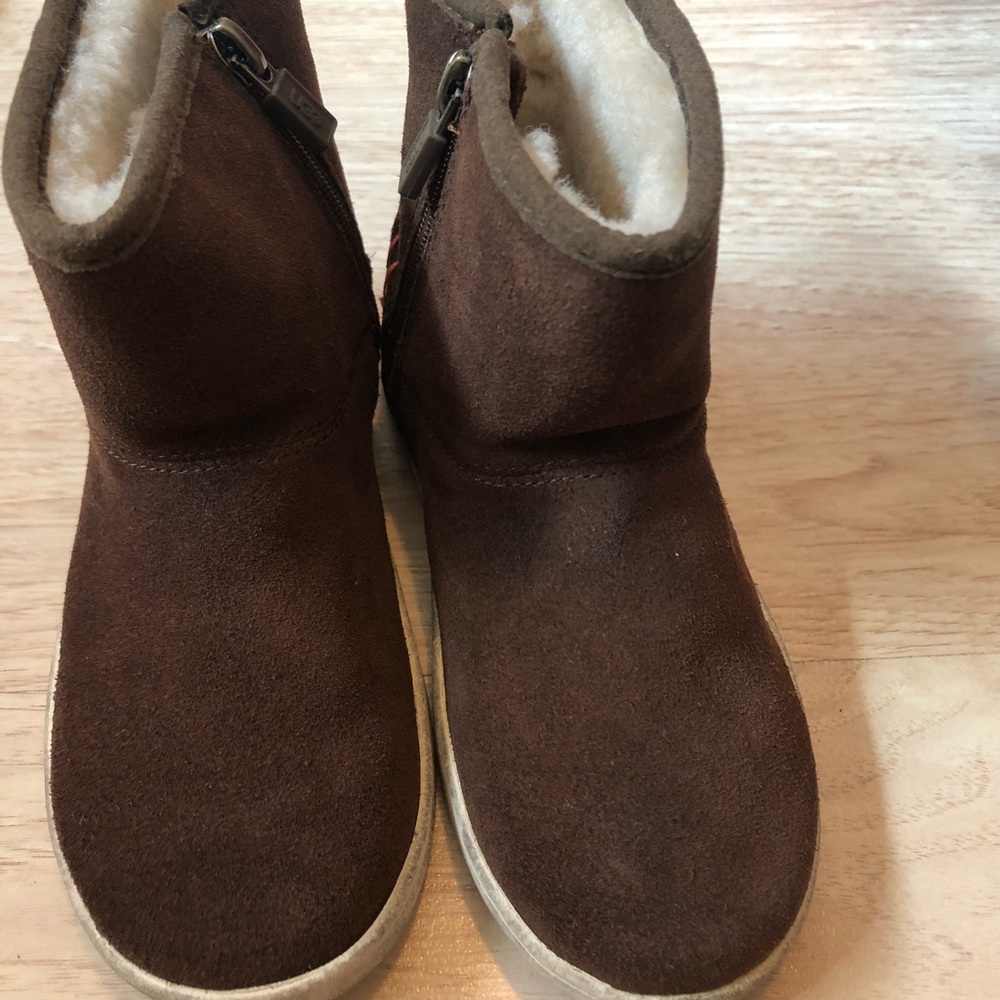 Size 12 Ugg style T Rye